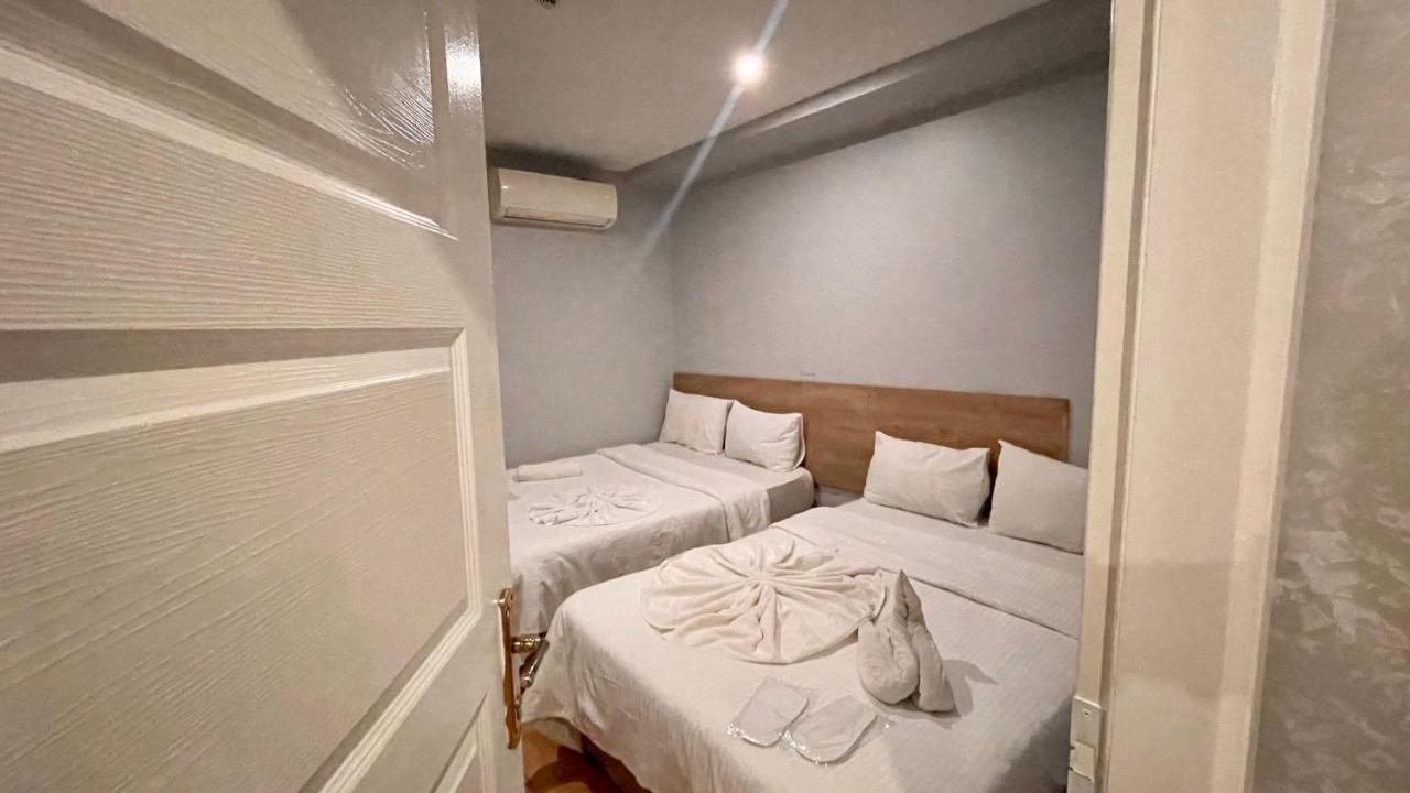 Rozza Hotel İstanbul Dış mekan fotoğraf A room at the hotel