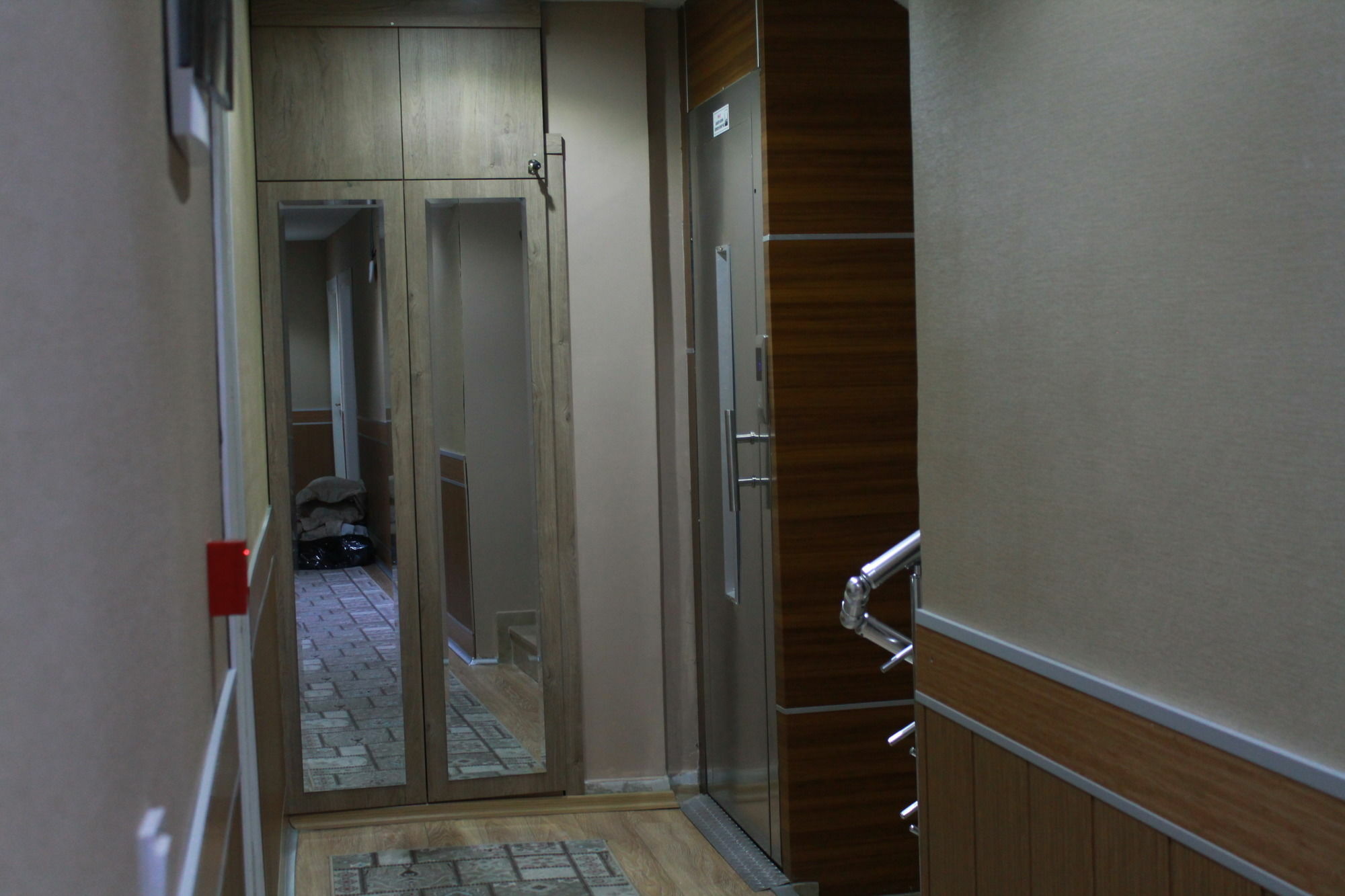 Rozza Hotel İstanbul Dış mekan fotoğraf A typical corridor
